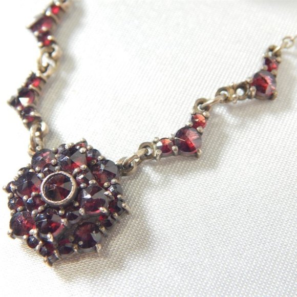 Vintage Bohemian Clustered True Garnet 900 Silver 5-Piece Jewelry Set - Picture 5 of 12